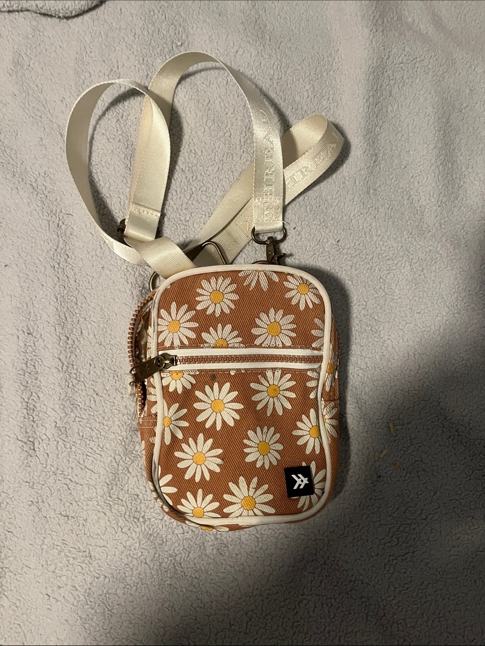 Thread Daisy Print Crossbody Phone Pouch - Cream Strap